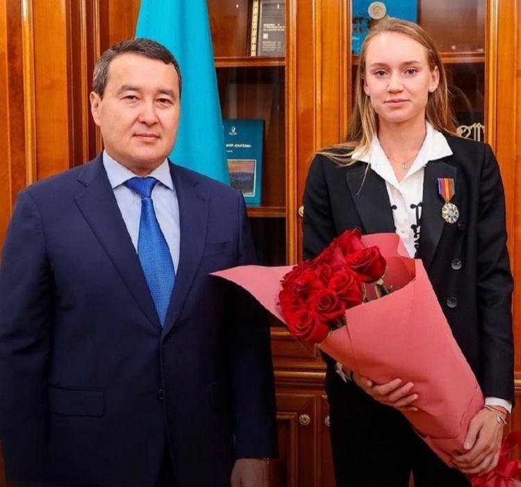 果能在训练 果能在训练